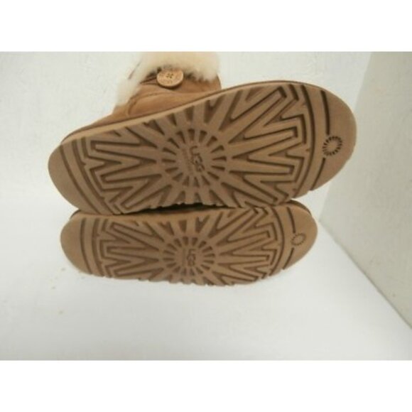 Ugg Women's 5803 Bailey Button Tan Size 6 USED!!! - Picture 7 of 7